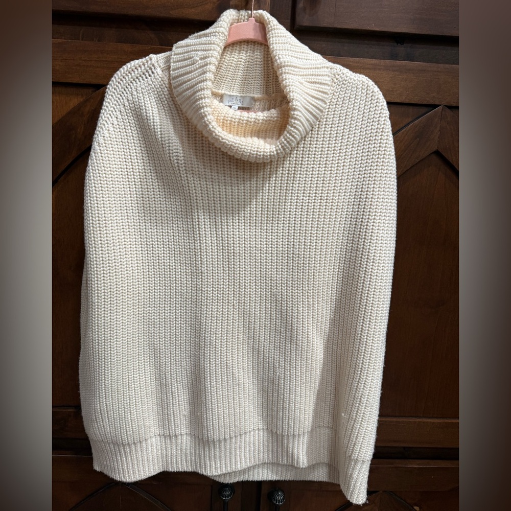 Pearl Sleeveless sweater